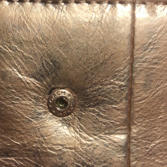 PreOwned - Coach Wallet - snaps and zipper work -7 credit cards slots-5 pockets - Picture 6 of 16